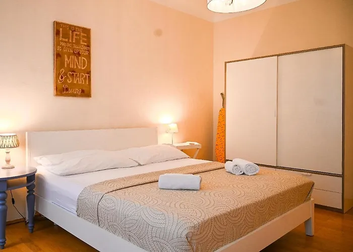 Bright Schönbrunn Palace Apartment