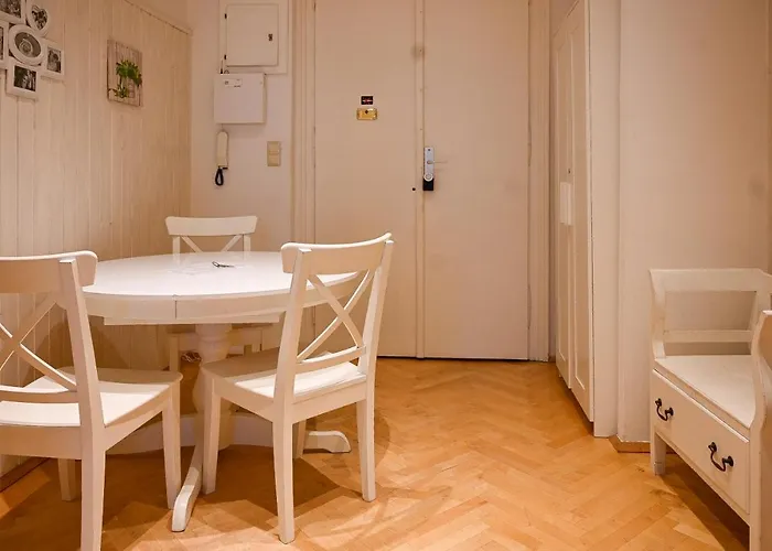Bright Schönbrunn Palace Apartment Wien